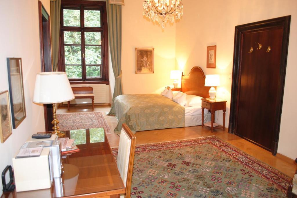 Schlosshotel Obermayerhofen Sebersdorf Стая снимка